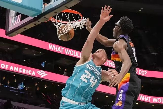 更是他在场 更是他在场